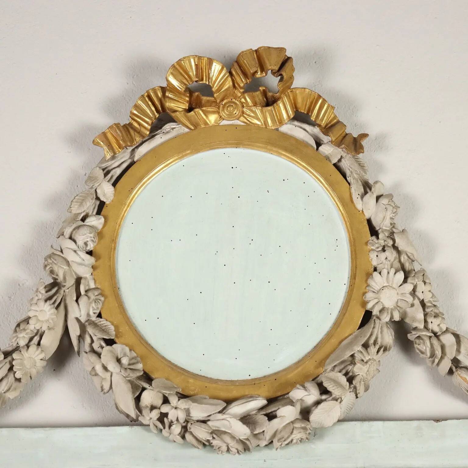 Neoclassical carved wooden mirror, Italy, 18th century