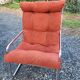 Fauteuil en velours brique