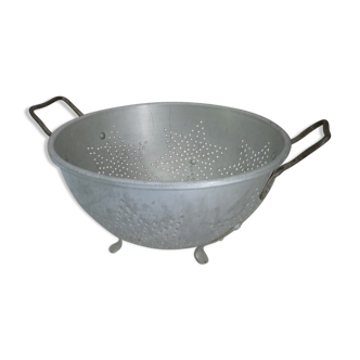 Aluminum strainer with 2 handles from the 50s-60s