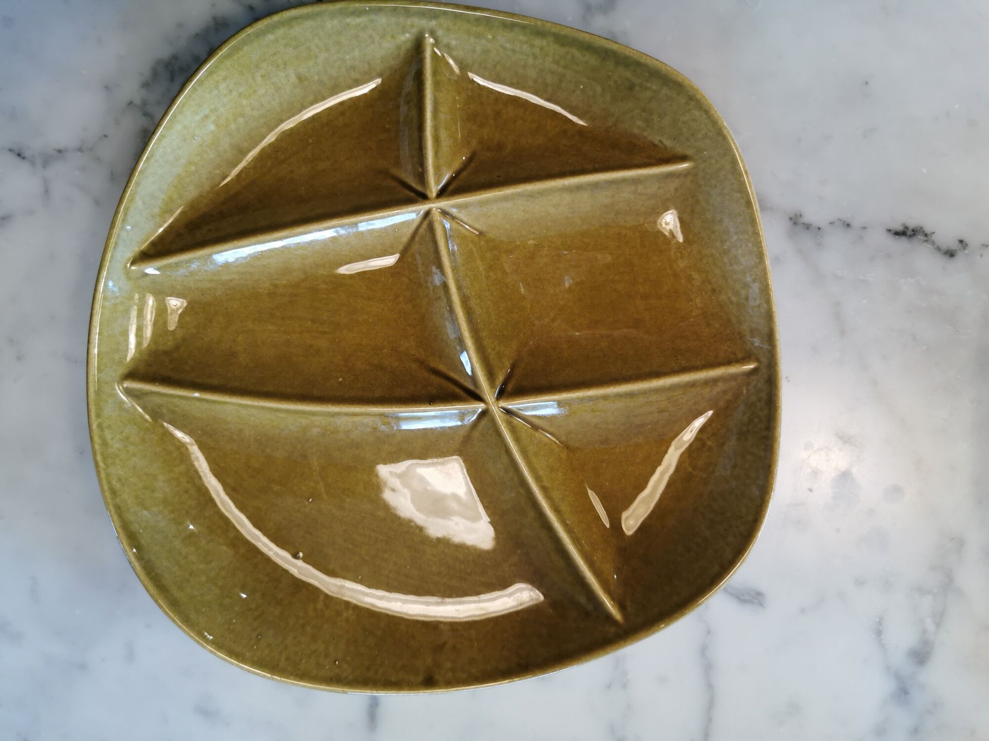 Lot of 8 vintage green compartmentalized plates marked "Salins France"