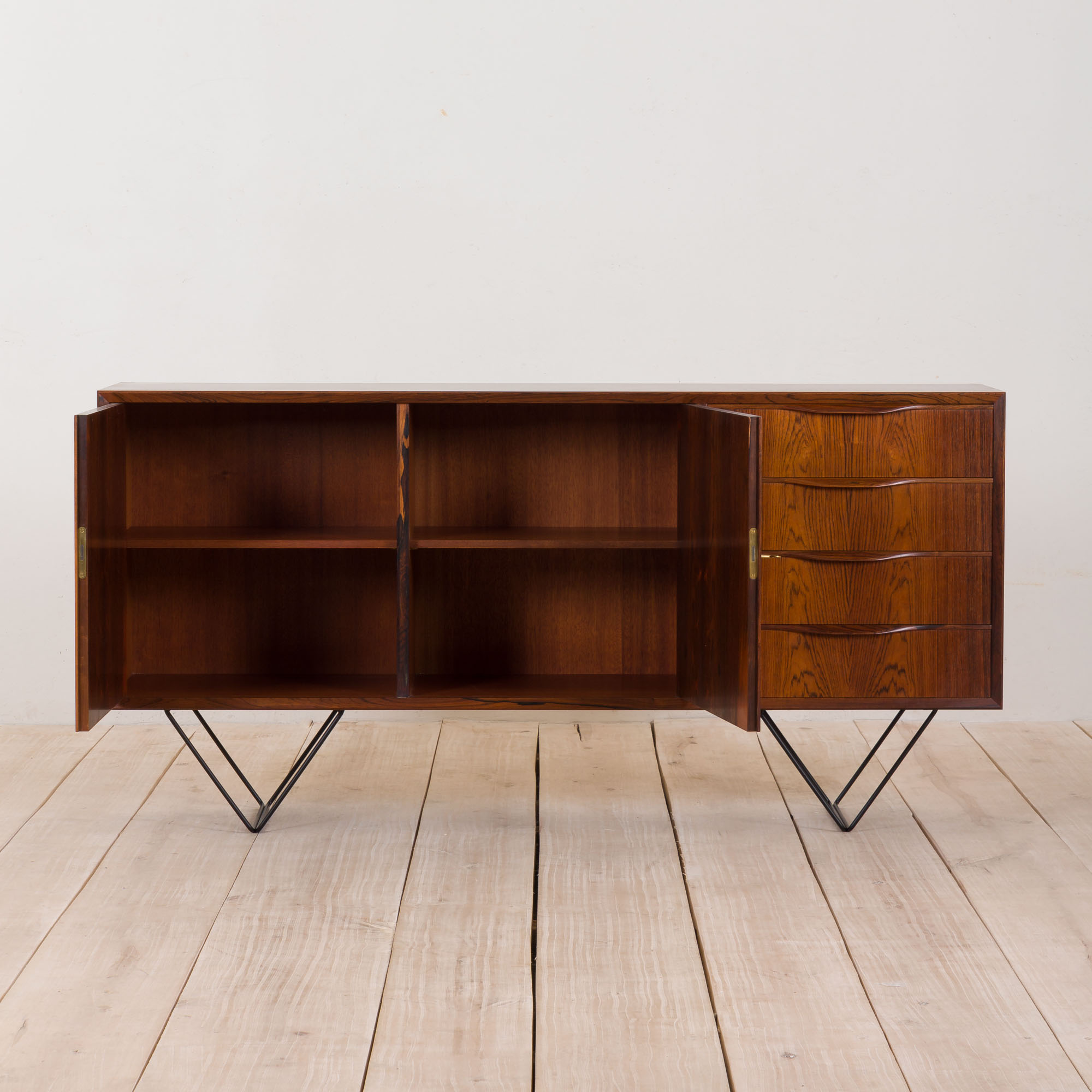 Rosewood sideboard with 4 drawers