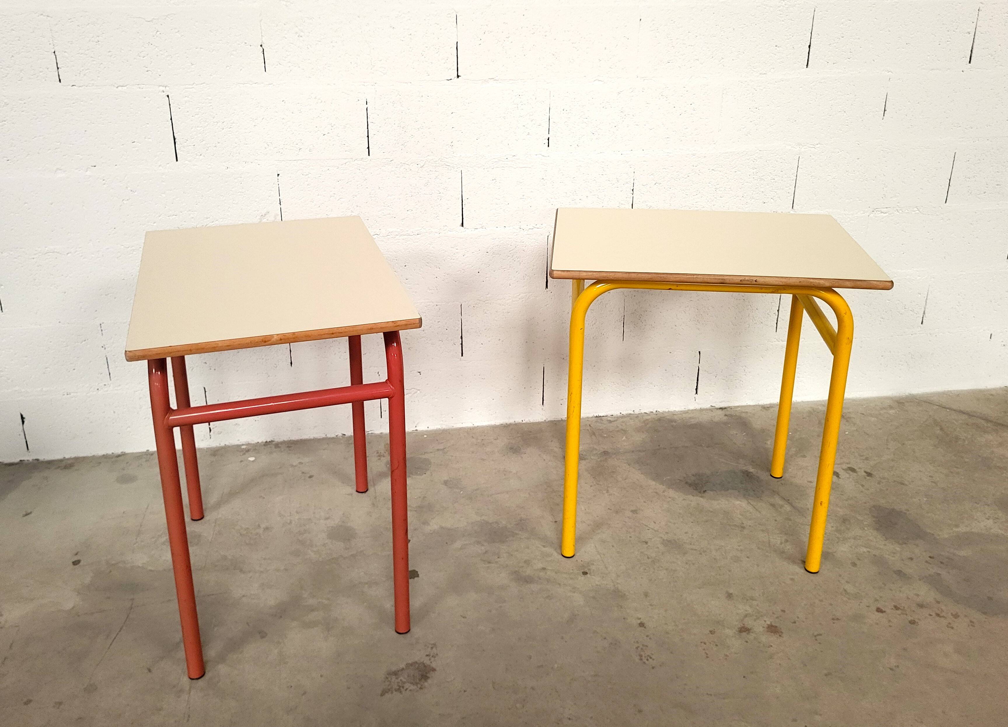 40 Yellow, red school desks and desks from the 80s/90s