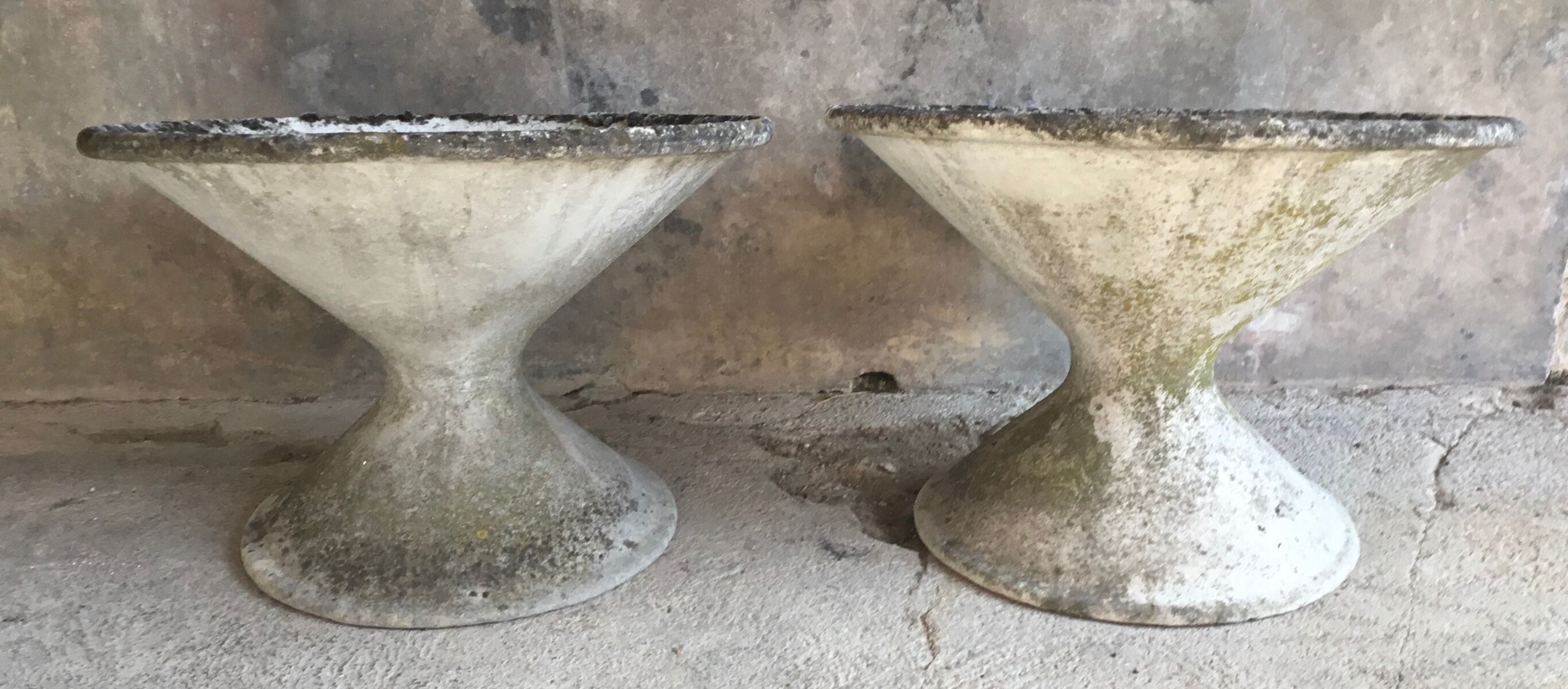 Pair of diabolo planters in fiber cement - vintage 1950