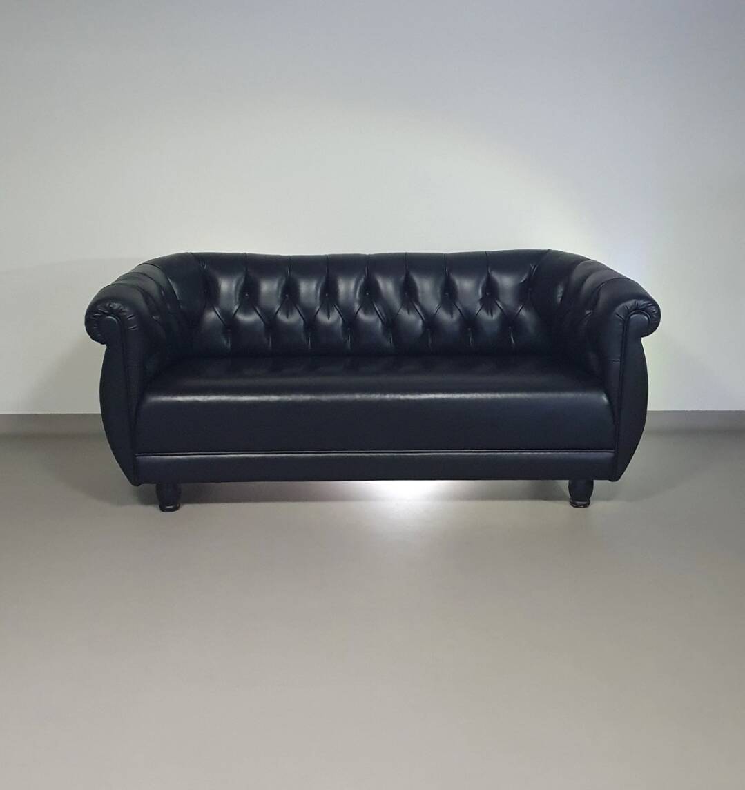 Rotonda sofa designed by Anna Gili originates from the Mastrangelo exposition in 1997 at The Frozen