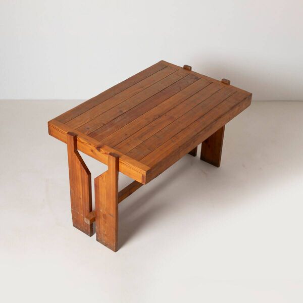 Table à manger brutaliste unique de l'ancienne Tchécoslovaquie, en bois de pin des années 1970.