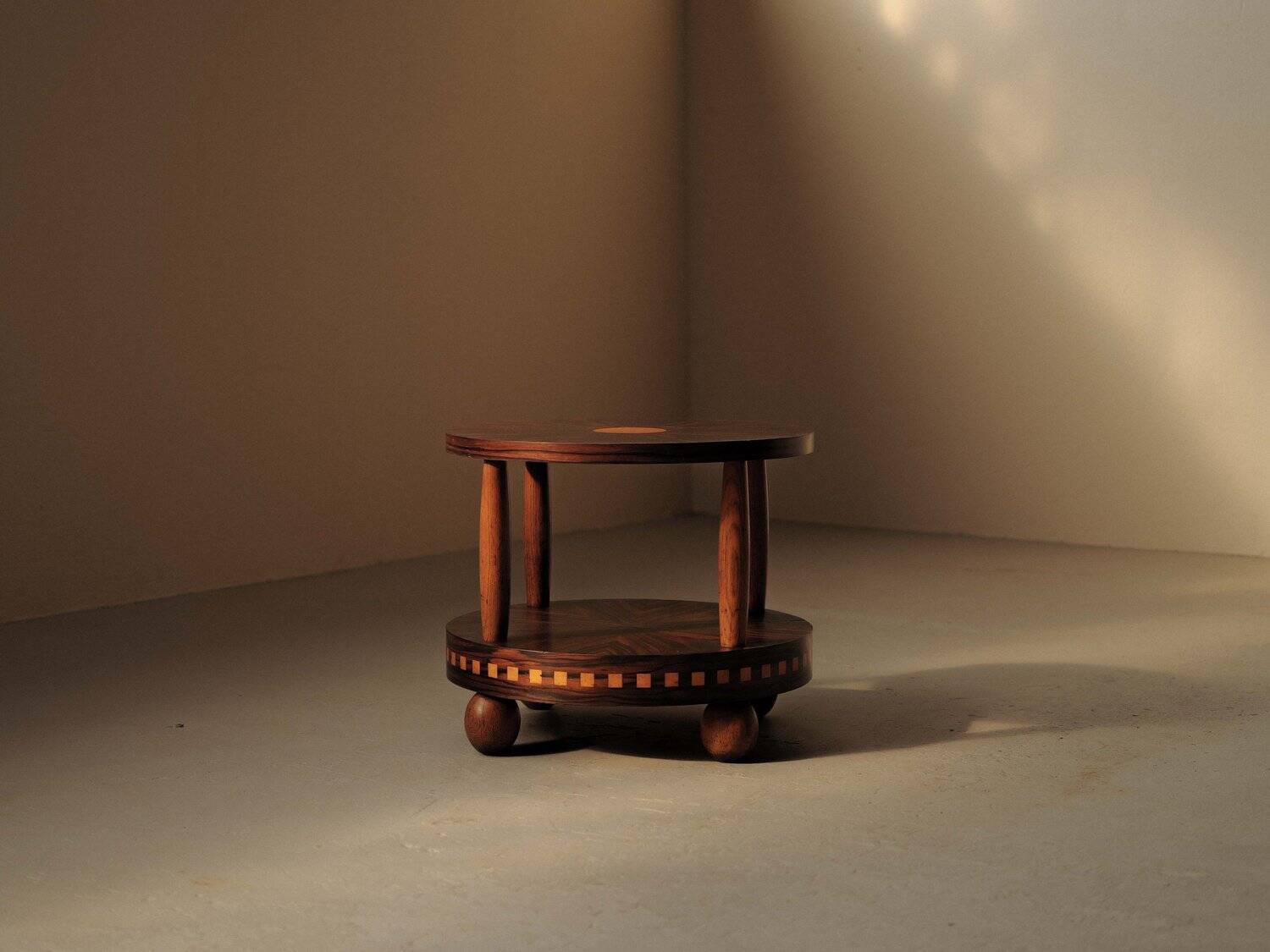 Art Deco gueridon in marquetry, circa 1930.