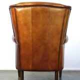 Magnifique fauteuil classique en peau de mouton avec une belle apparence et une assise confortable