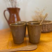 Ensemble de 4 tasses verres gobelets en grès Digoin et cuillères en bois