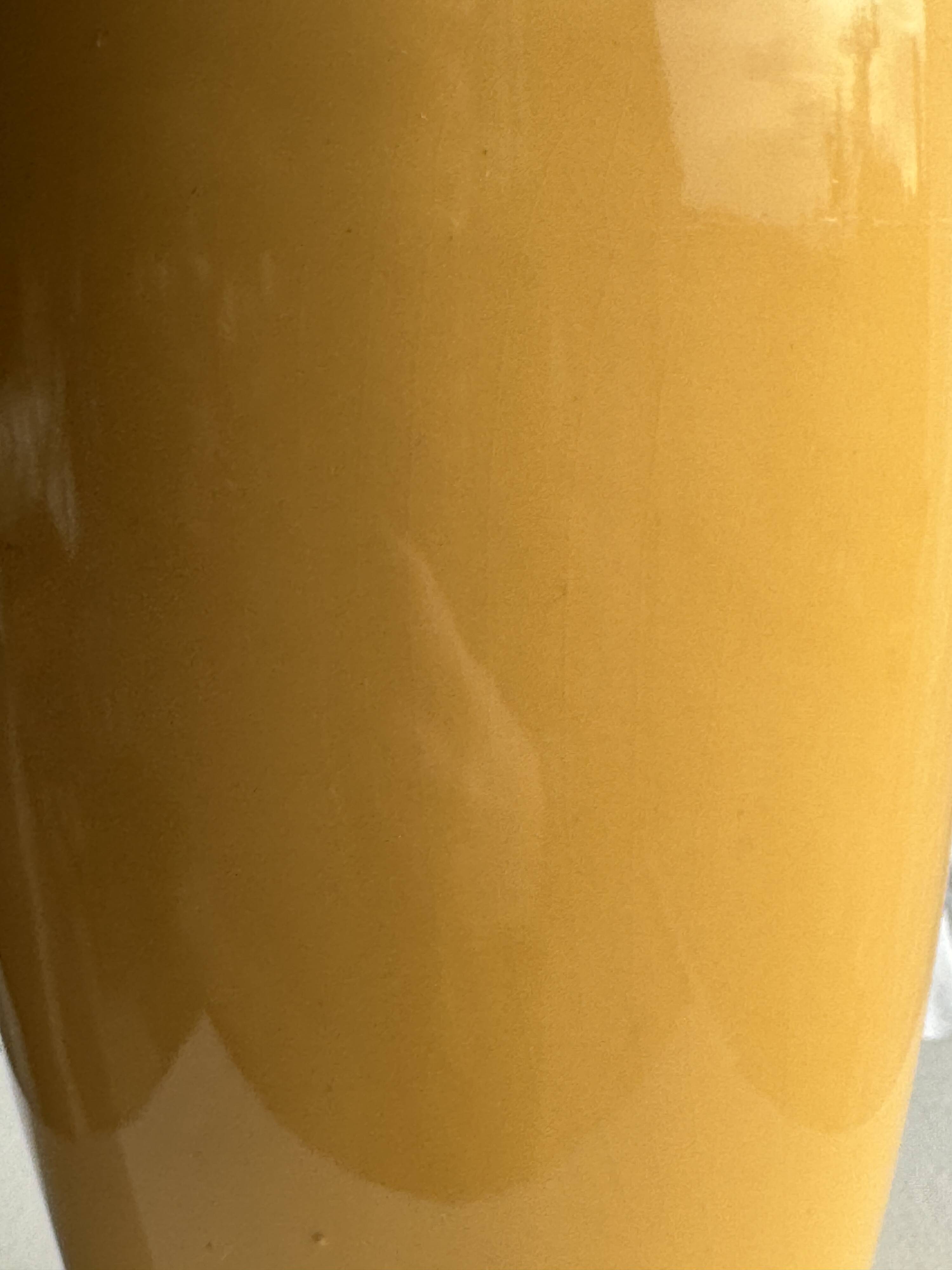 Vase jaune oblong années 90 H26
