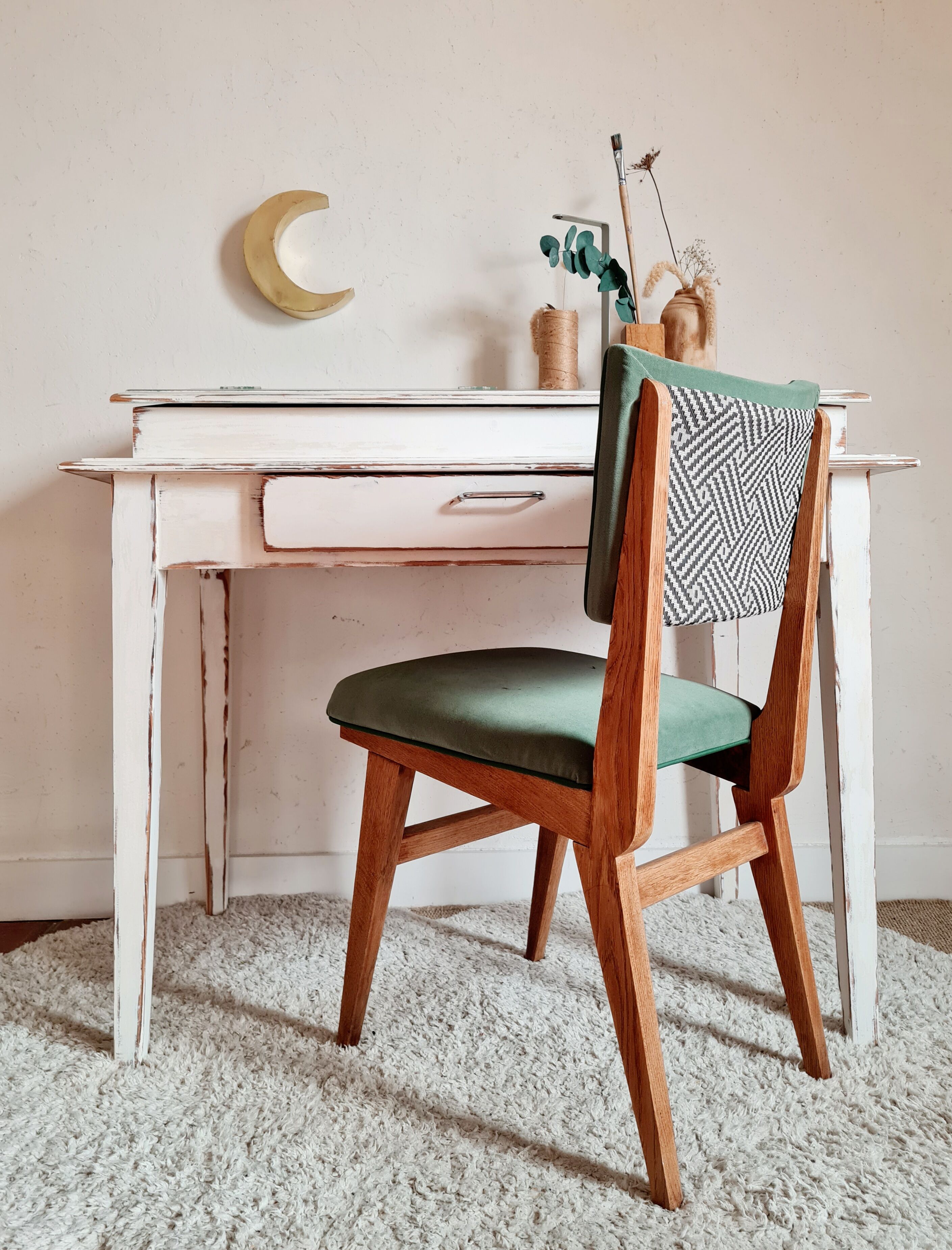 Old desk white and green desk