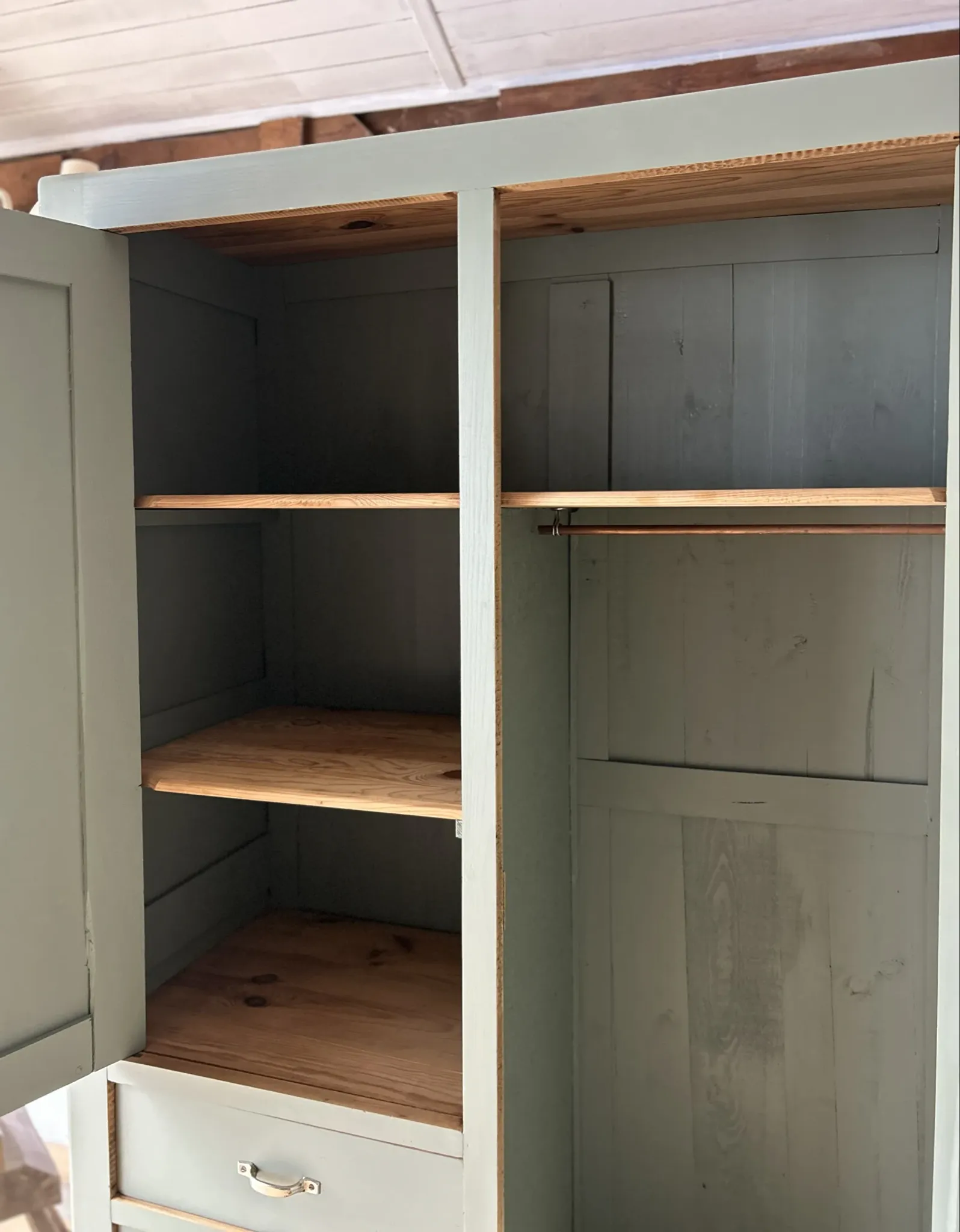 Armoire parisienne 