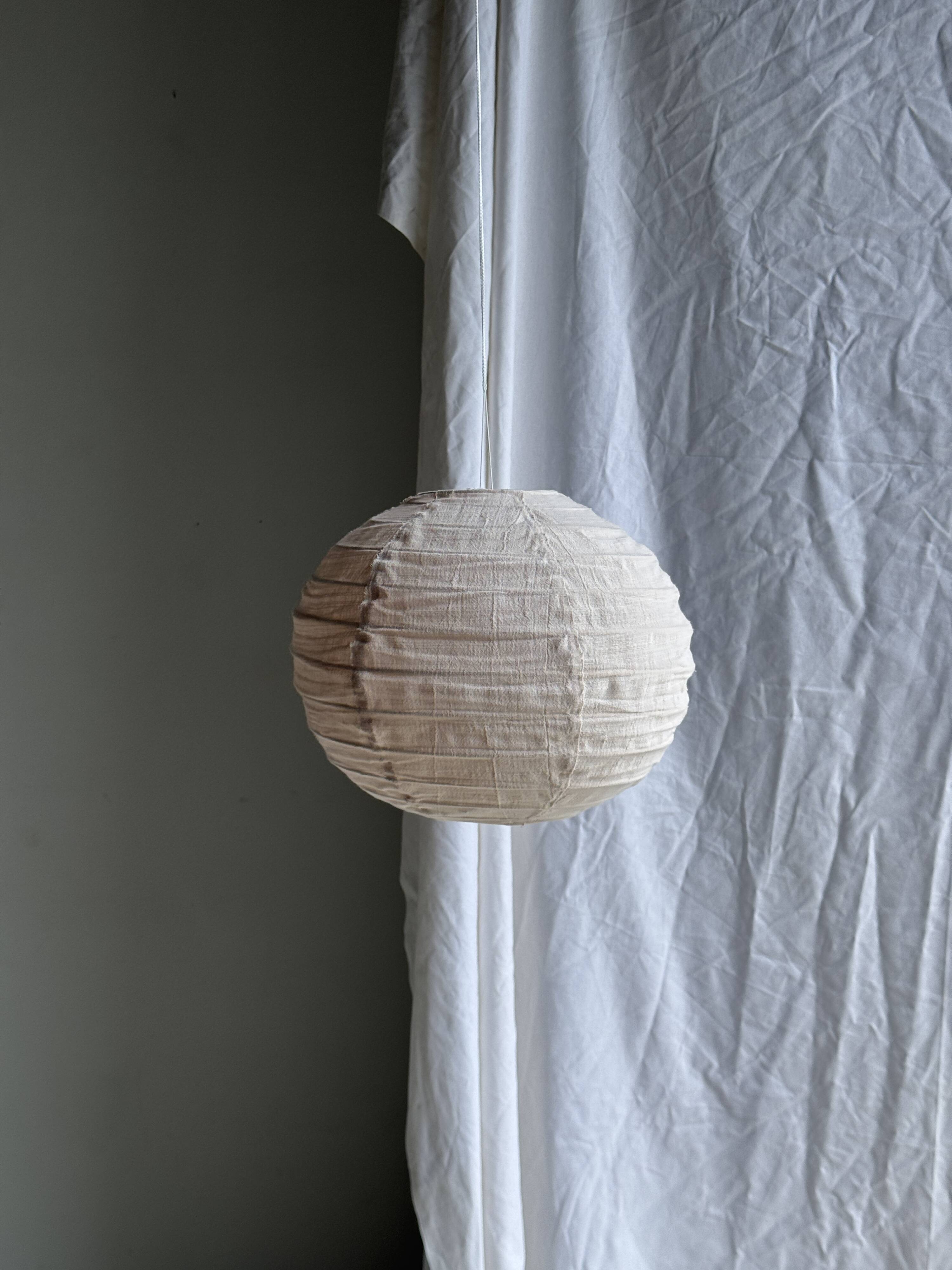 Average suspension in rattan and natural linen, round Japanese style, pink D40.