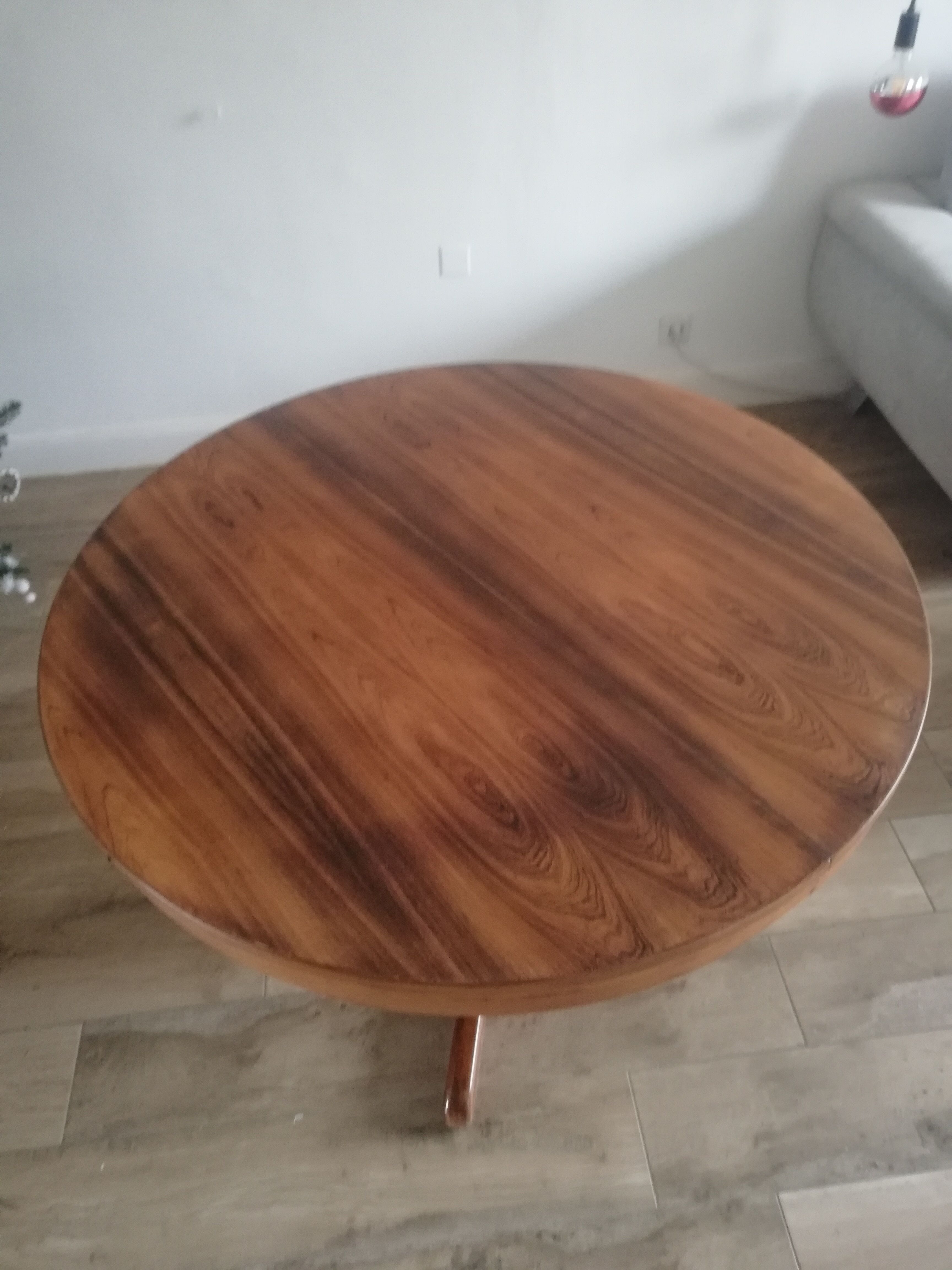 Extendable rosewood butterfly round table