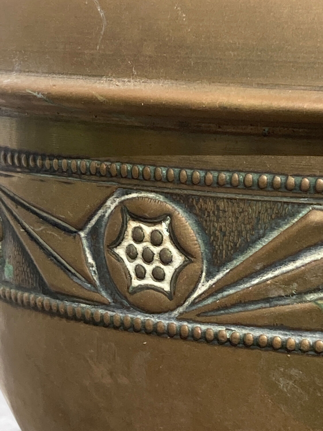 Pot cover in brass chiseled 1960 art nouveau