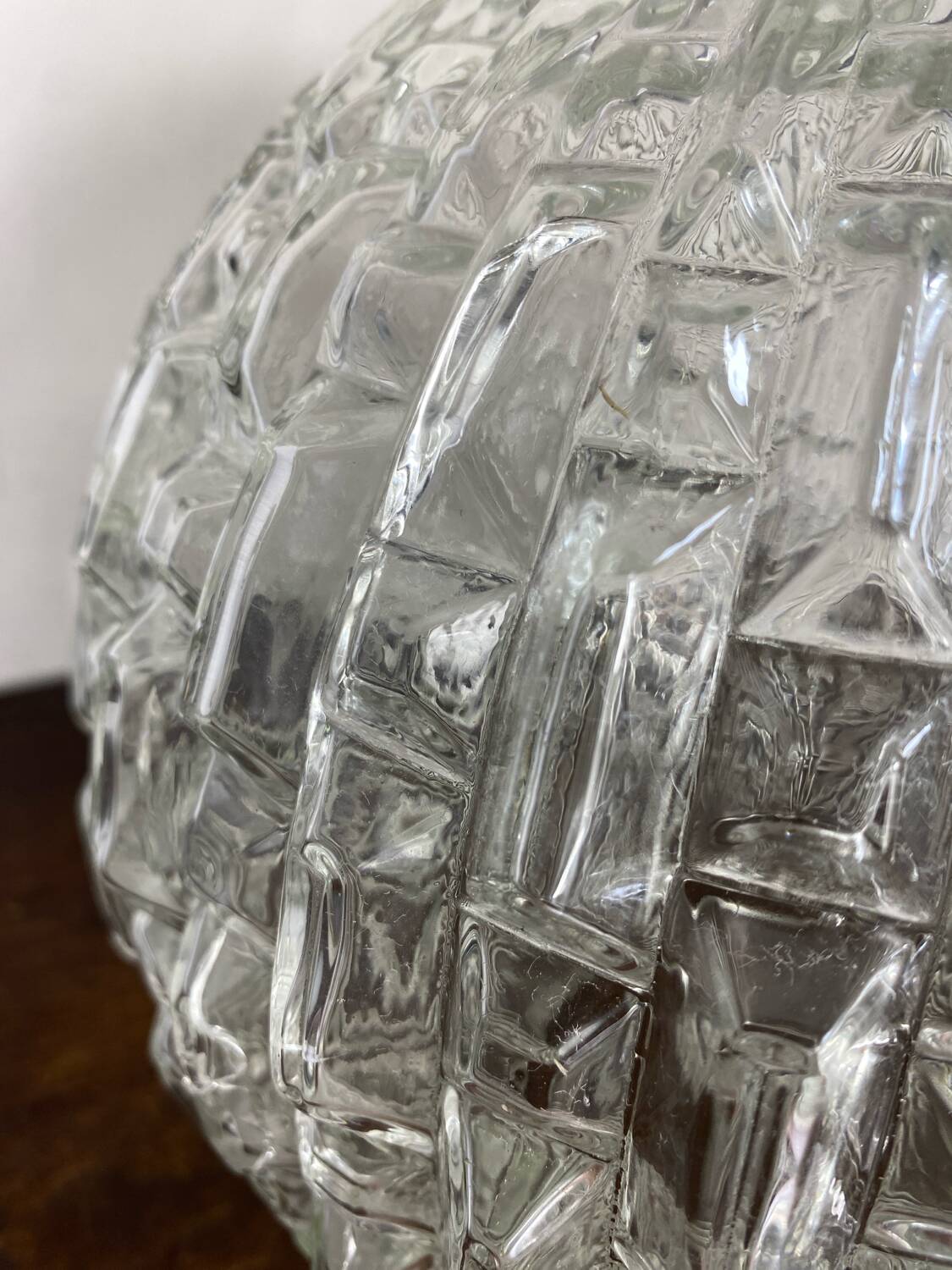 Globe en verre à décors géométriques