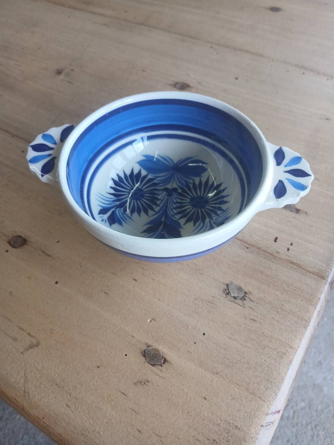 Antique art earthenware ear bowl