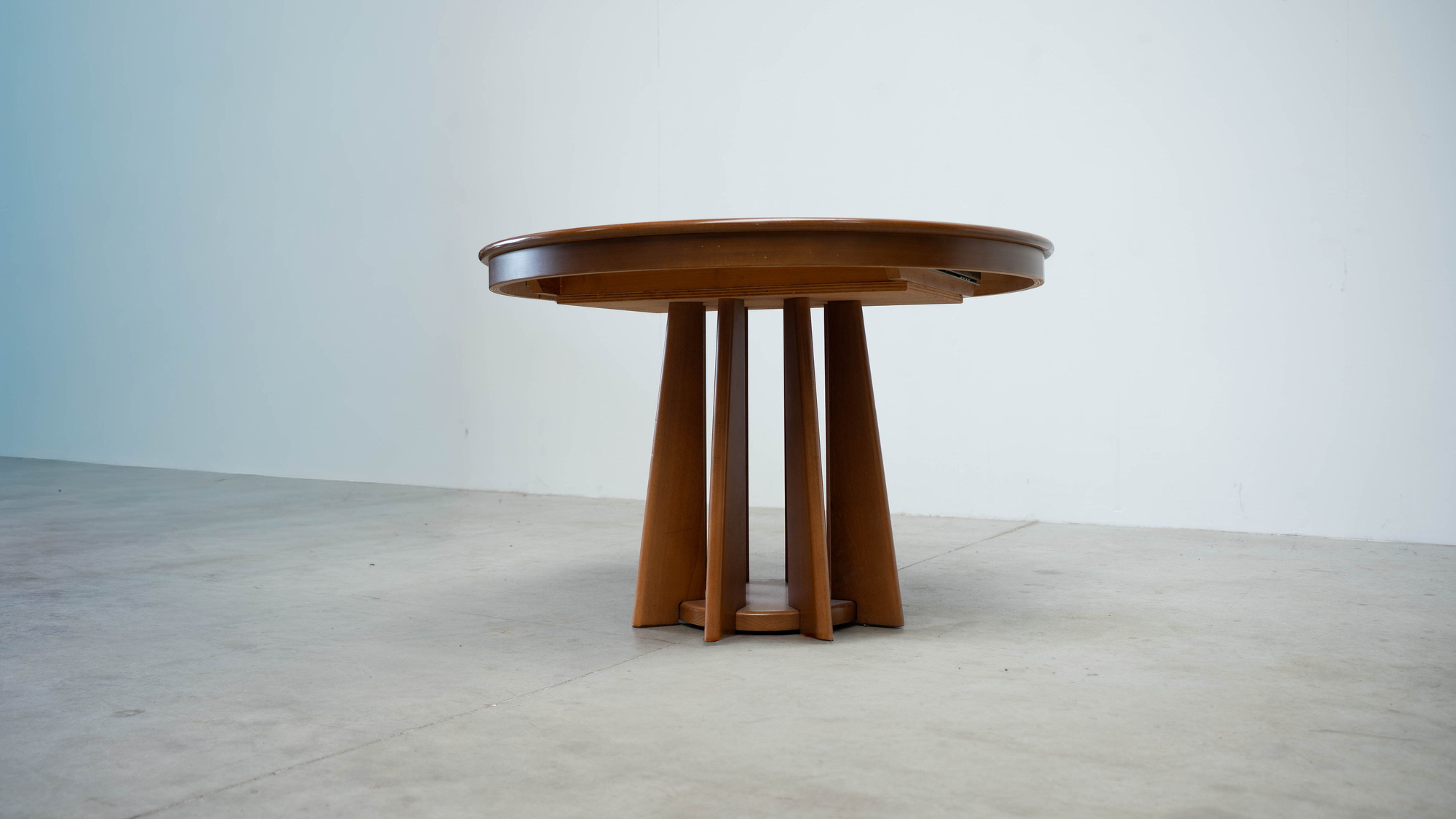 Table à manger sculpturale italienne