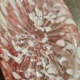 Vase ancien carré ou carafe en pate de verre soufflé ciselé style Clichy rose