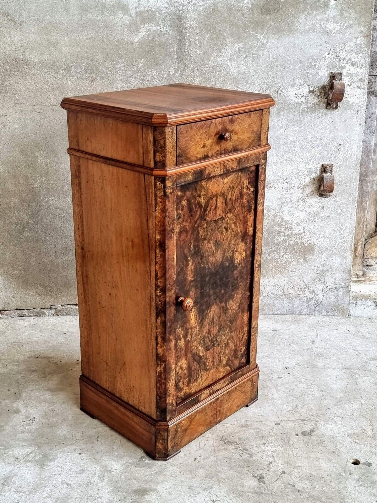 Nightstand French