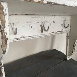 Country chic kitchen shelf