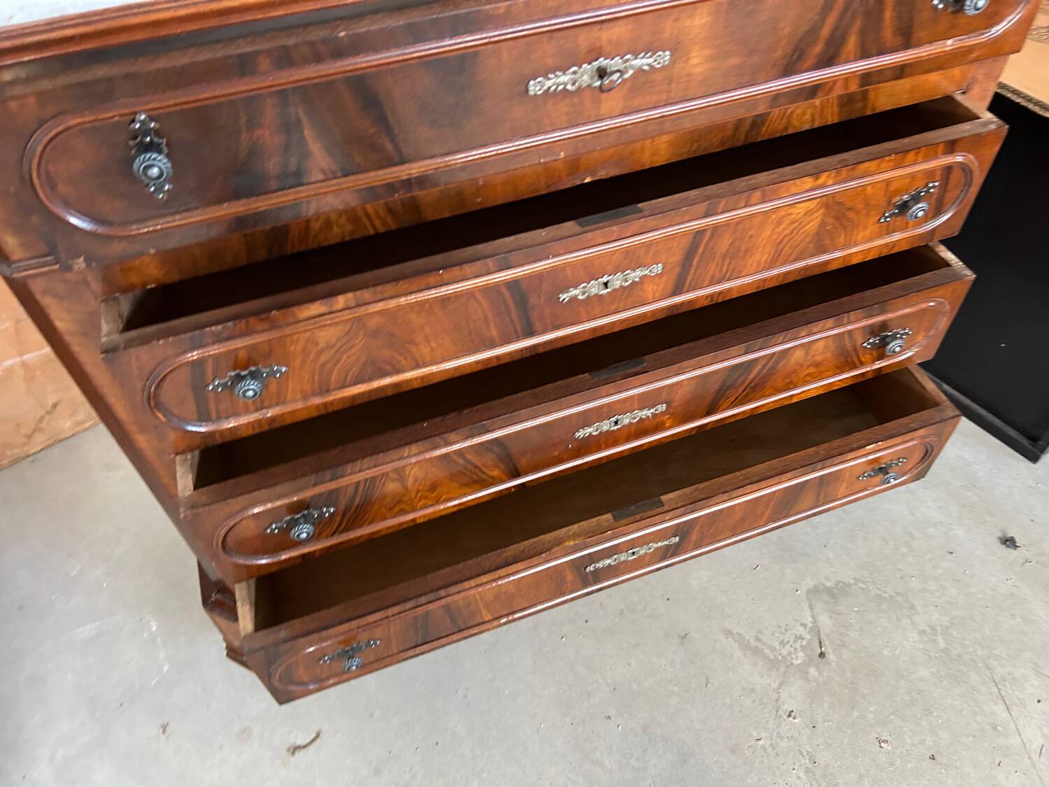 4-drawer chest of drawers