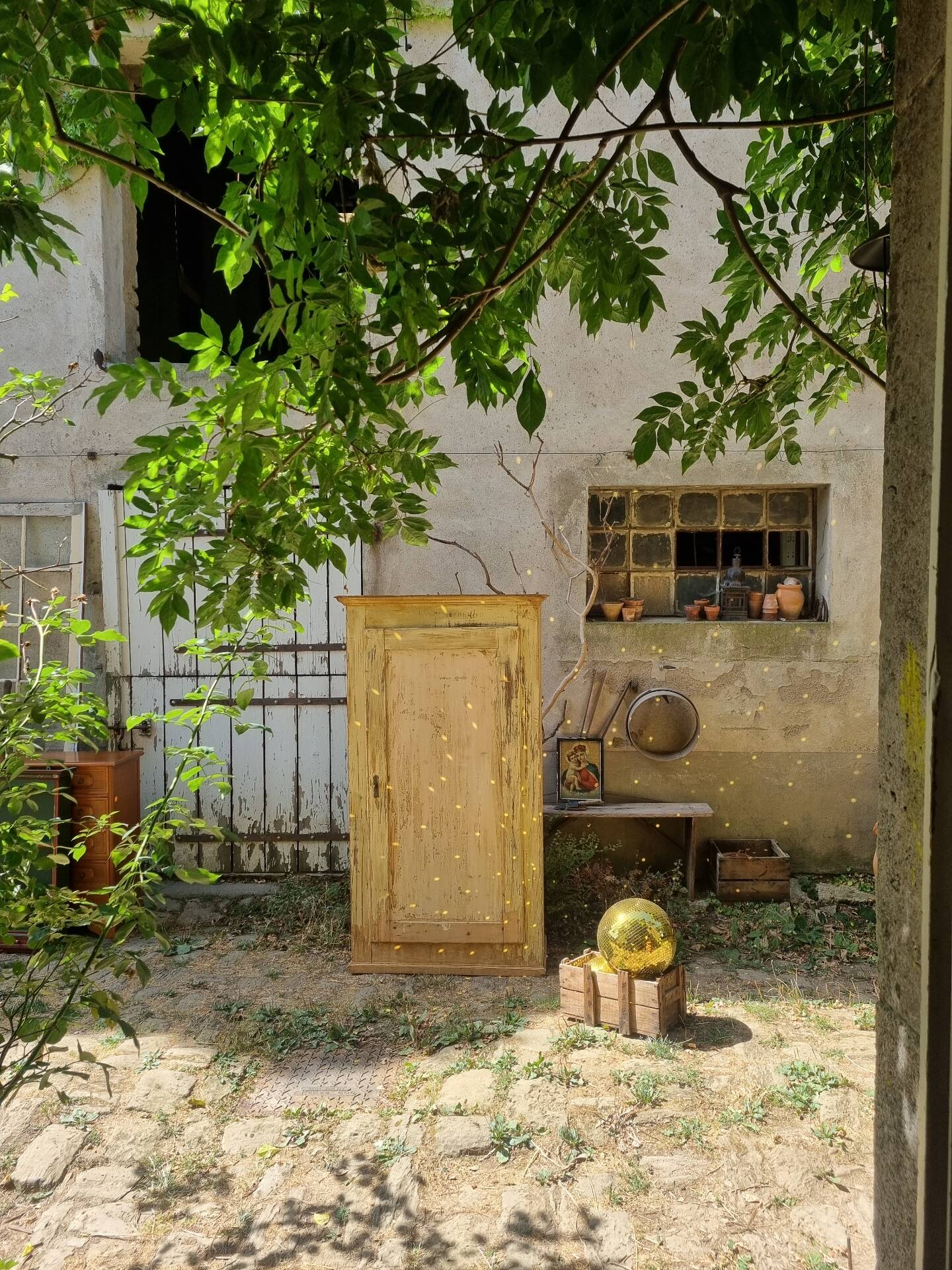 Wooden bonnetière