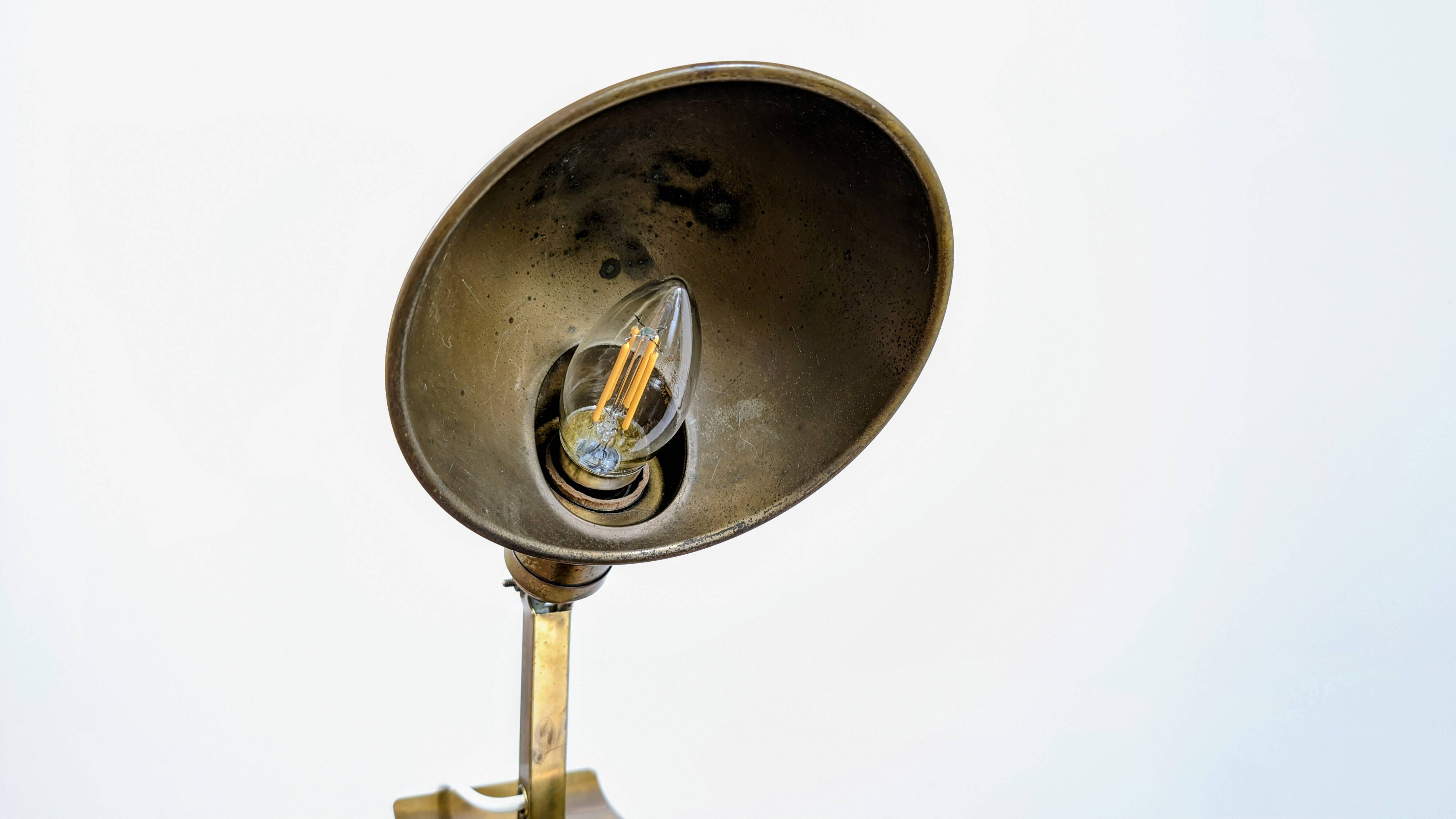 Lampe Adjusto-Lite à pince – métal doré & style industriel