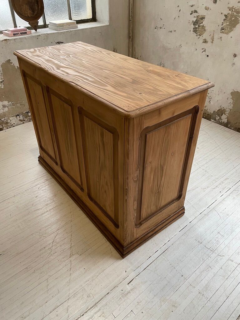 Pine shopping counter