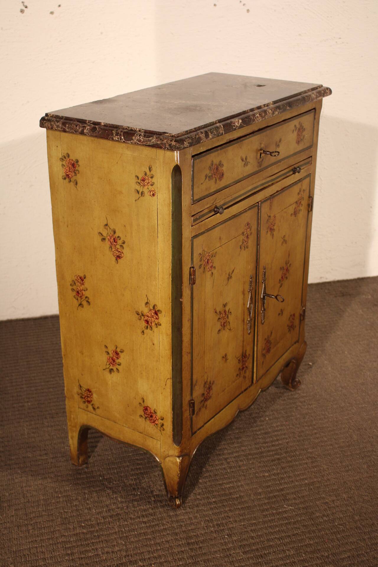 Small 19th-century chest of drawers