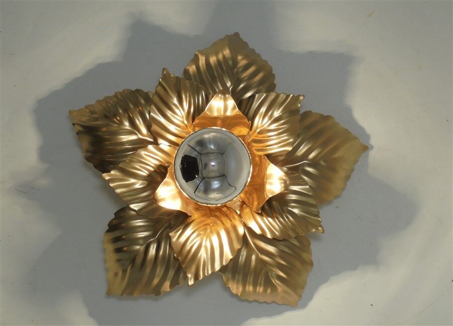 Golden flower wall lamp