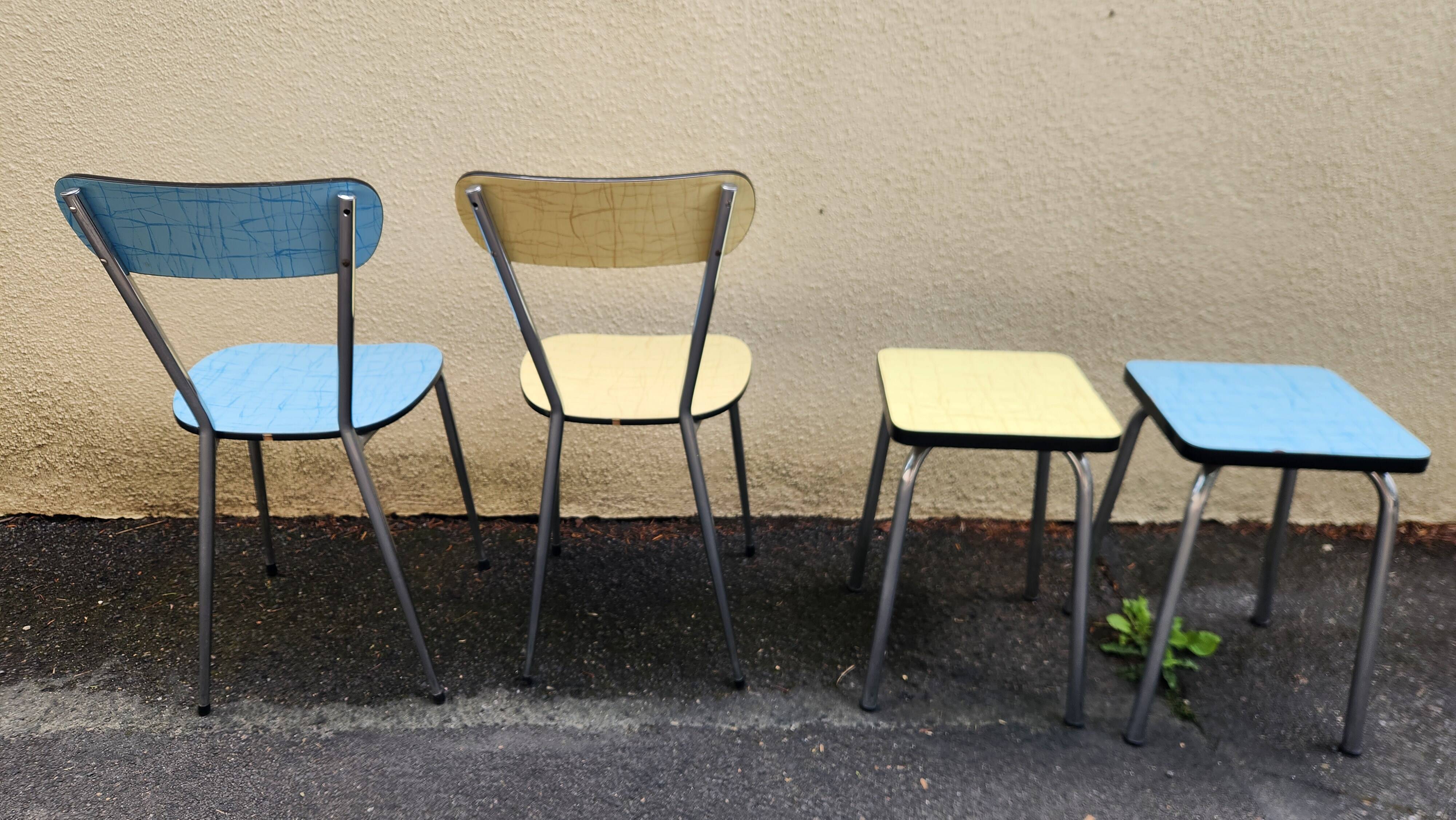 Vintage set from the 60s/70s: table, chairs, and marbled Formica stools.