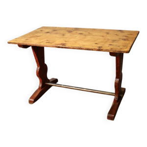 table de bistrot avec