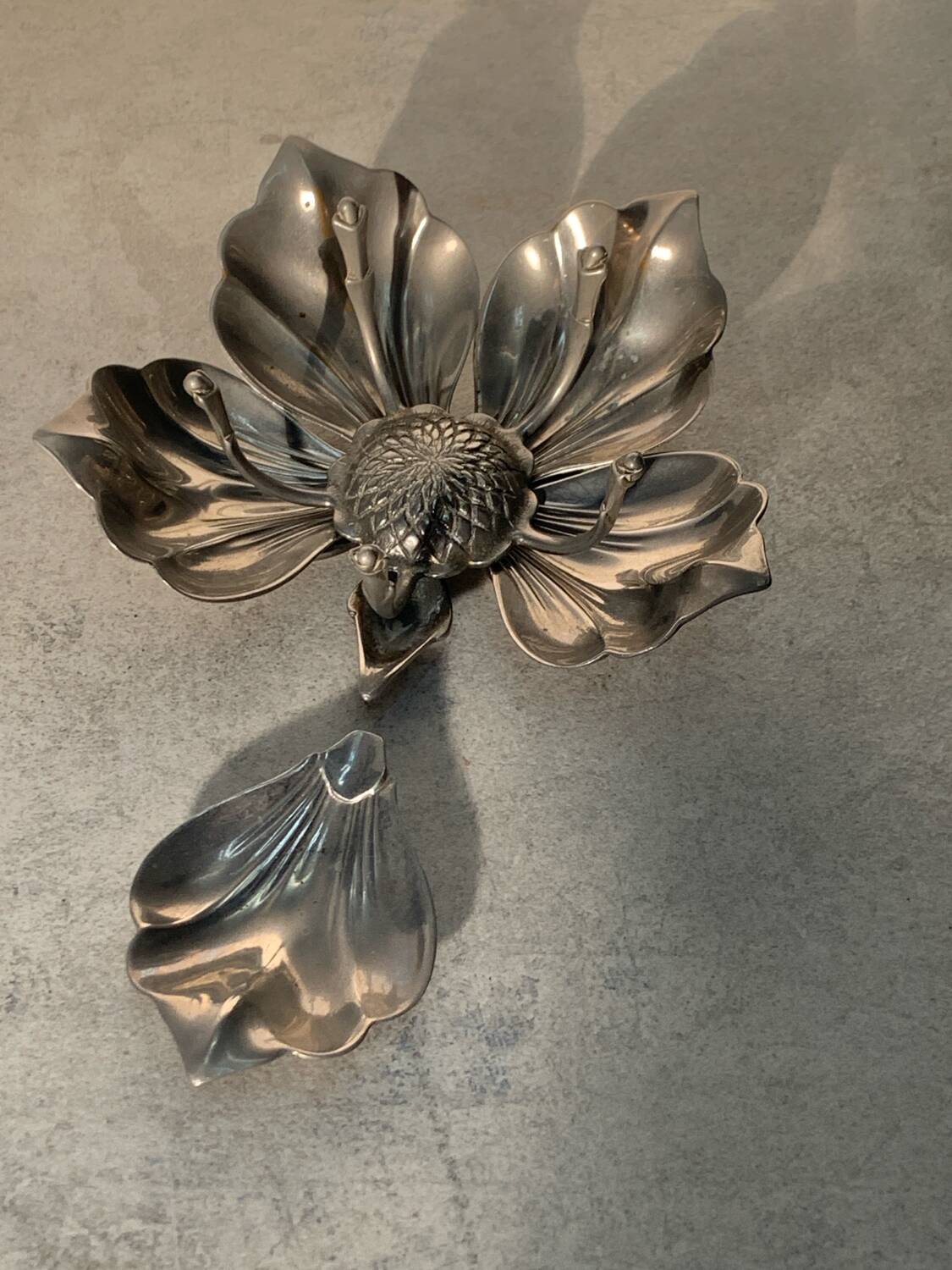 Silver metal flower with removable petals