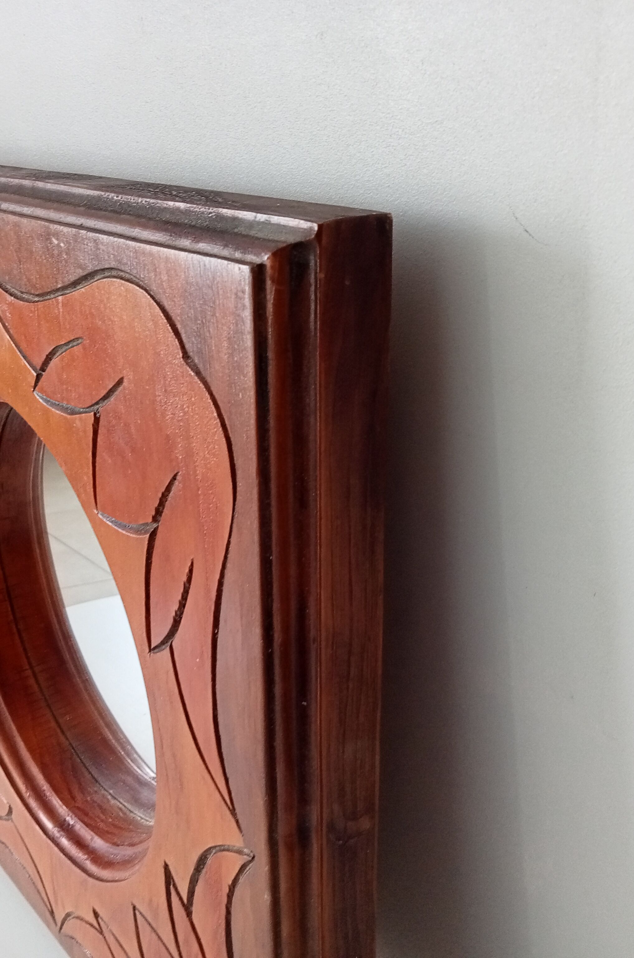 Vintage mirror in carved solid wood, 35 cm