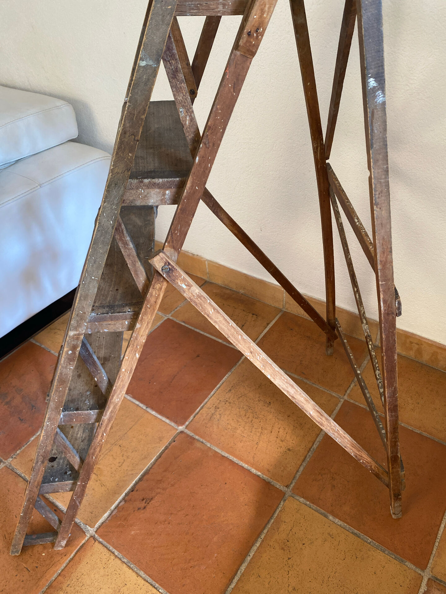 Wooden painter's step ladder