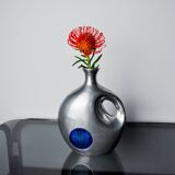 Vase biomorphique par Art3, aluminium et céramique émaillée bleu, Espagne, 1980