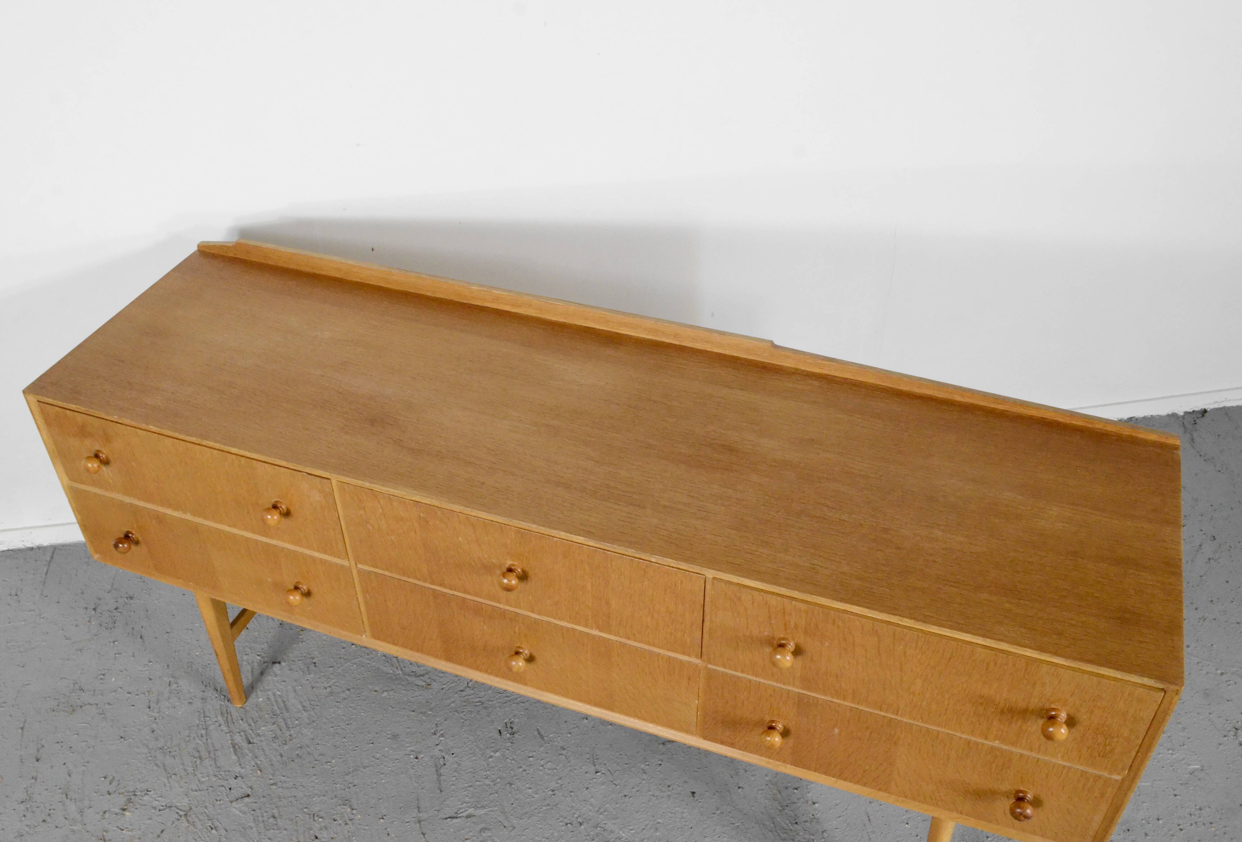 Midcentury Meredew Sideboard / Chest Of Drawers In Oak. Vintage Modern / Re