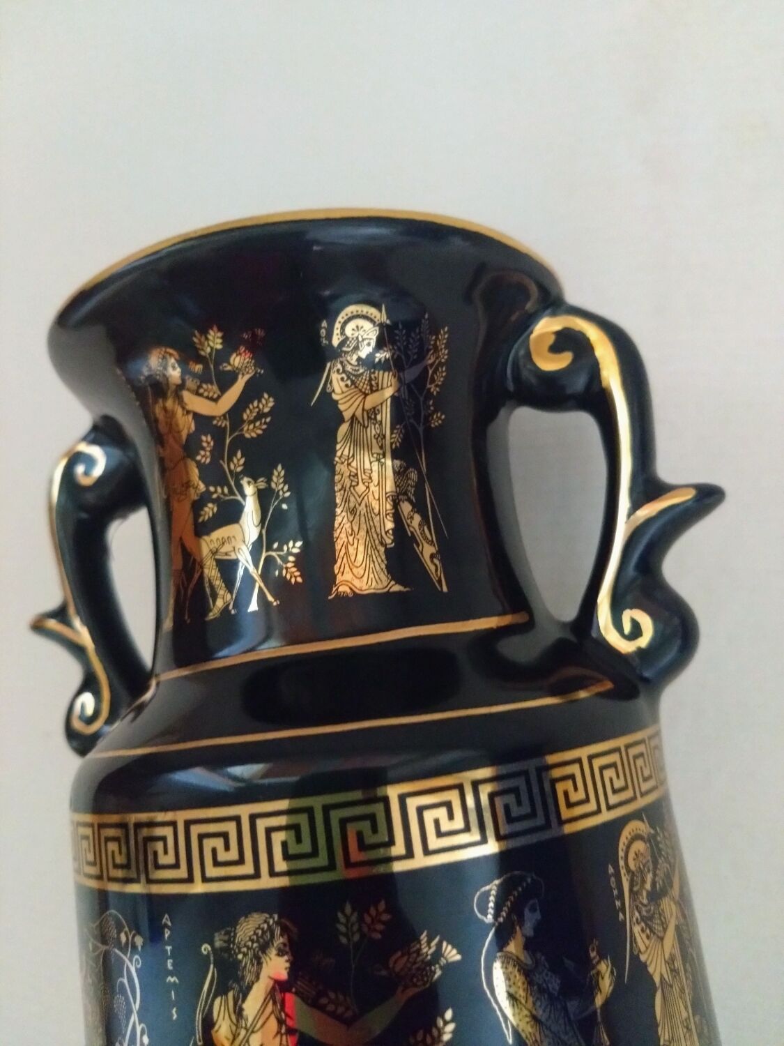 Petit vase noir et or