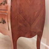 Commode style Louis XV à deux tiroirs avec tablier en marbre rose