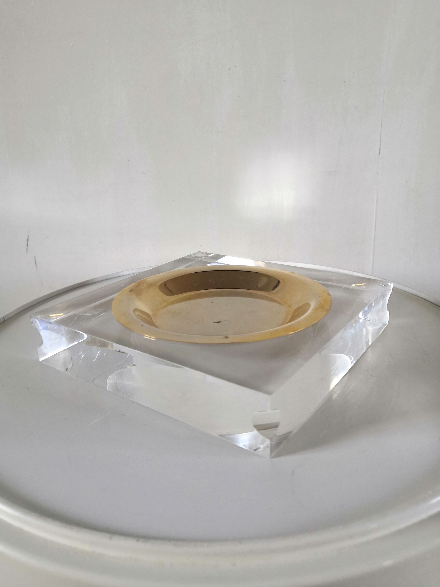 Empty cup pocket Plexiglas ashtray lucite design 70s