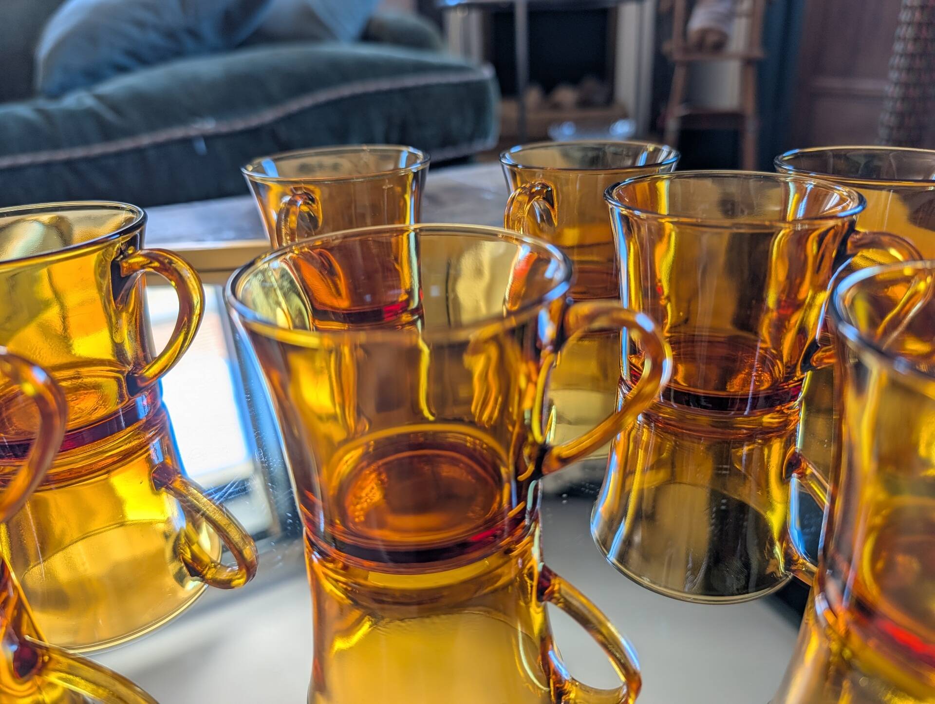 8 amber cups – golden light of the 70s