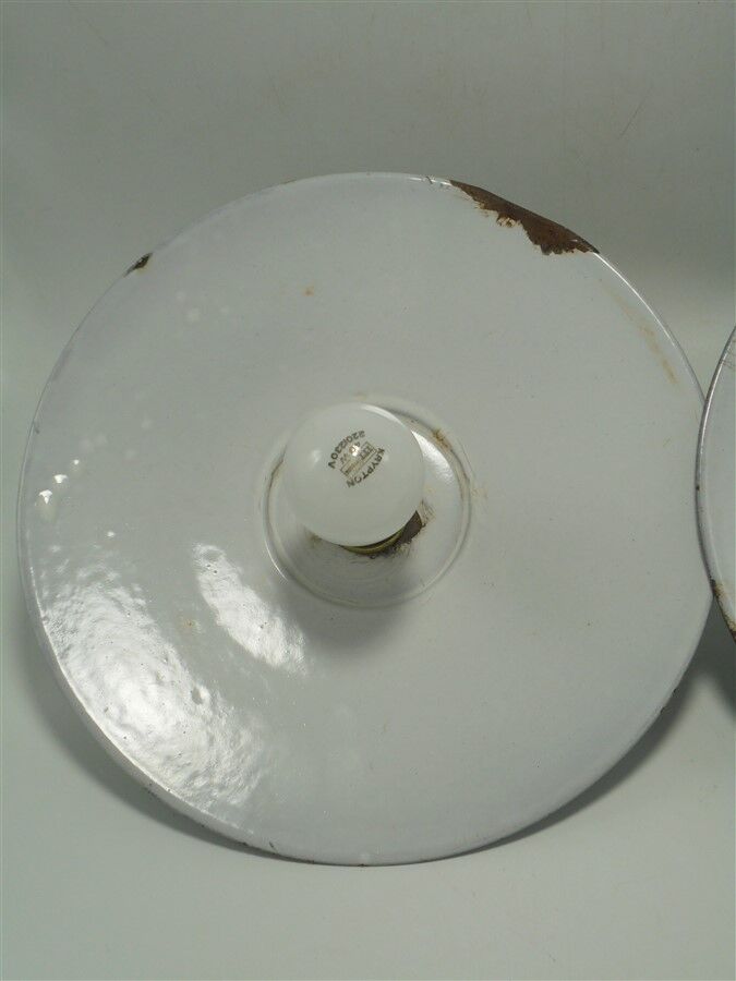 Duo of enamelled sheet metal wall lamps