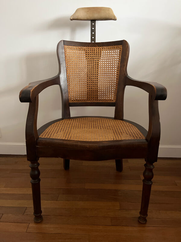 Ancien fauteuil de barbier / coiffeur en cannage