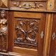 Meuble d’apparat richement sculpté – Plateau ouvrant sur marbre blanc