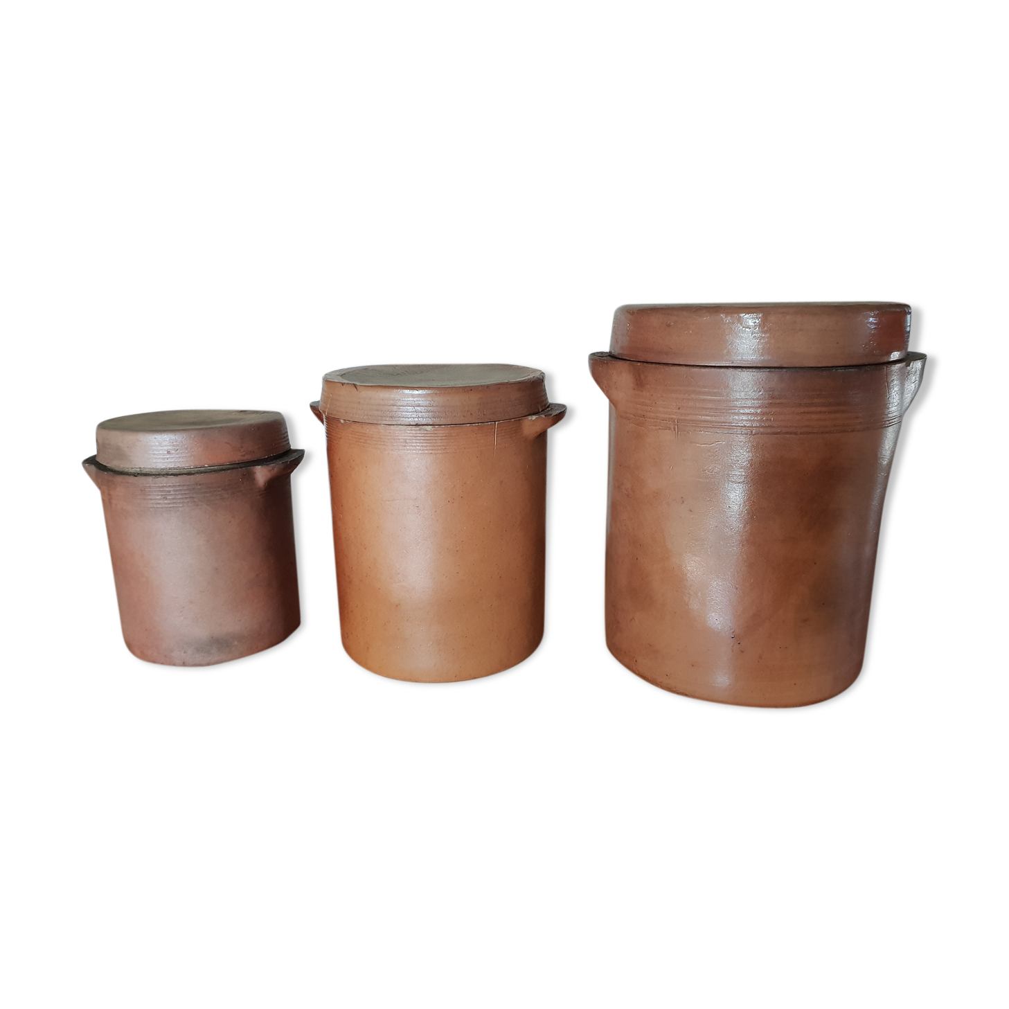 Set of three pots in sandstone