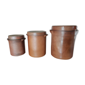 Set of three pots in sandstone