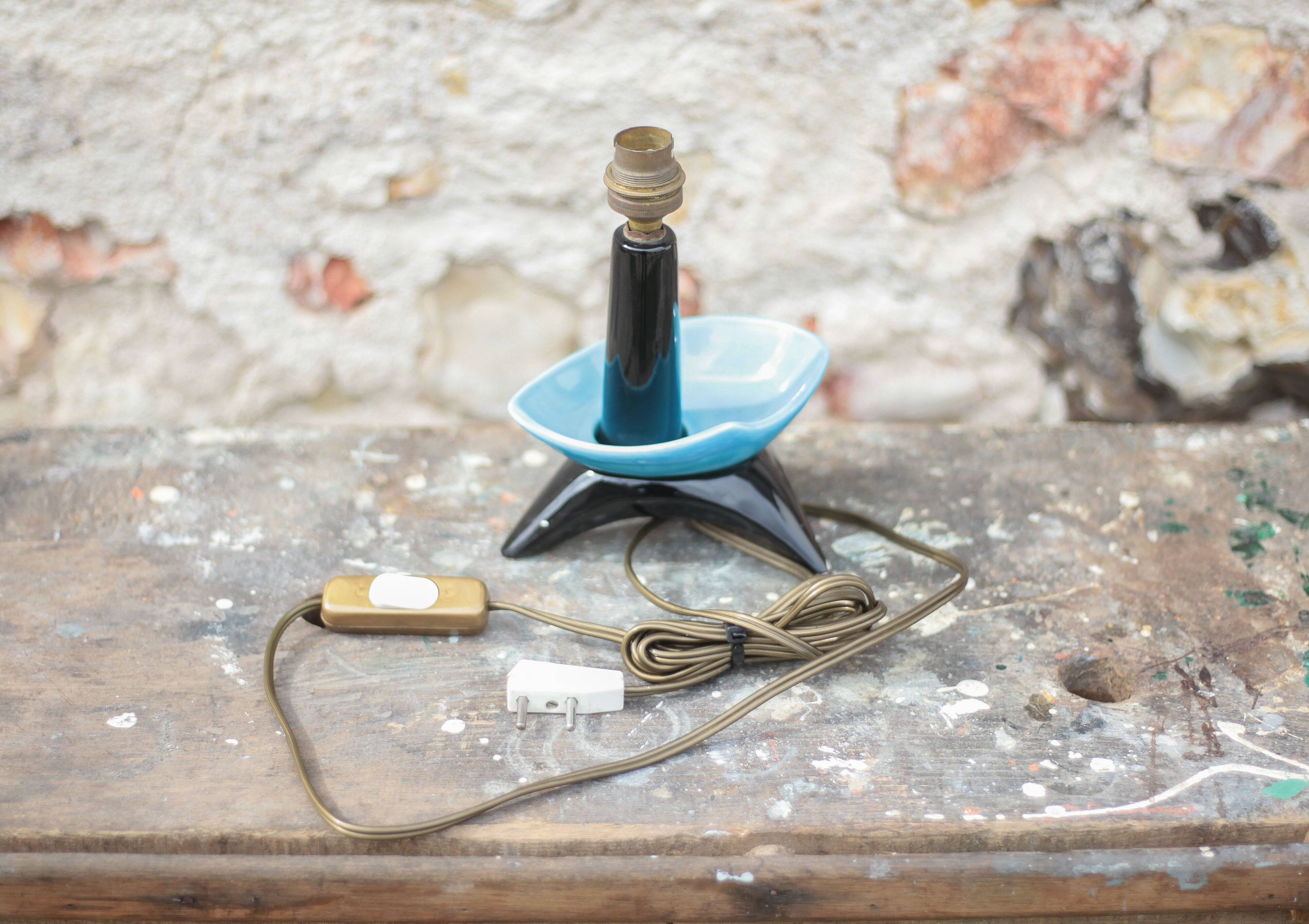 Tripod ceramic table lamp, bedside lamp, accent lamp