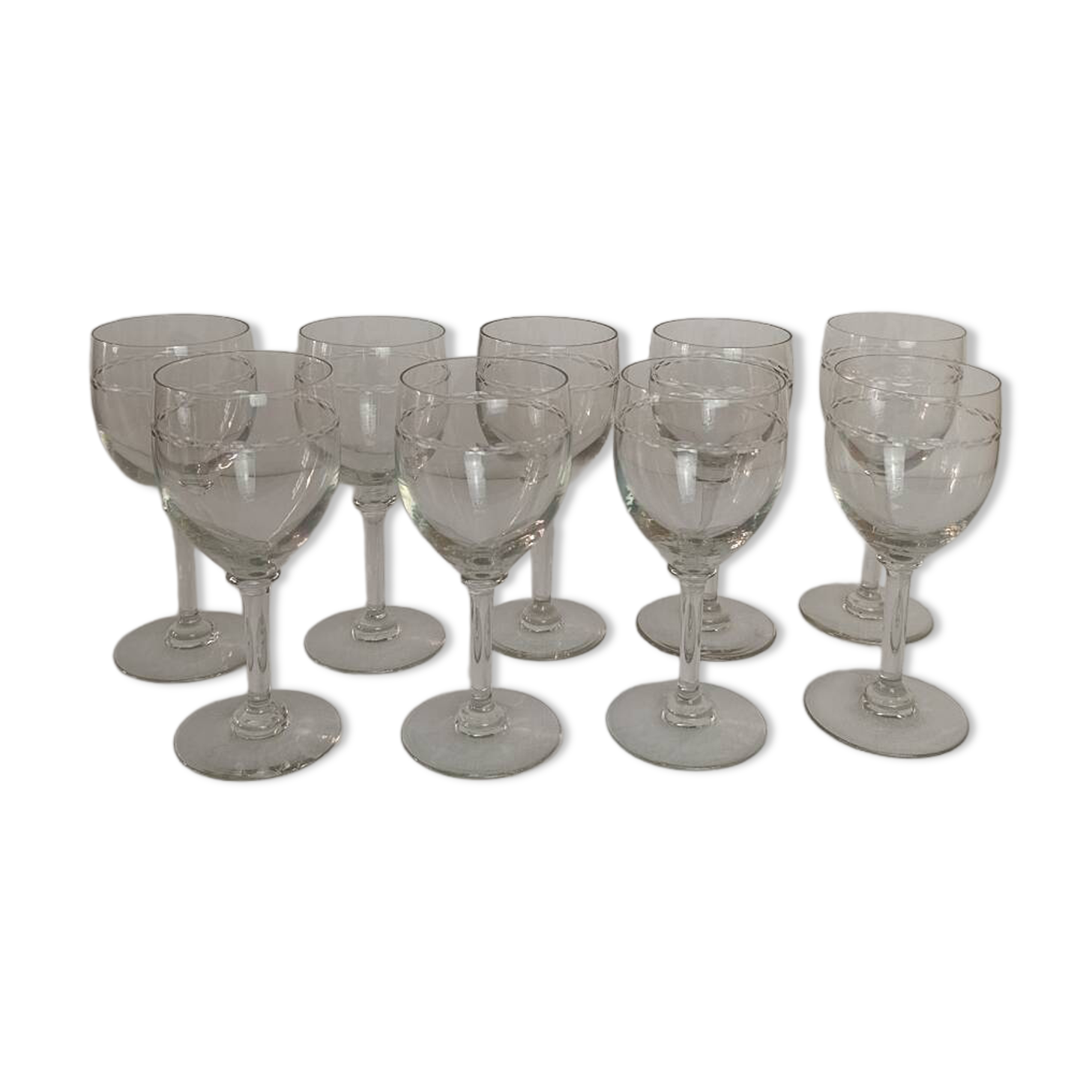 9 verres à vin anciens en cristal gravé