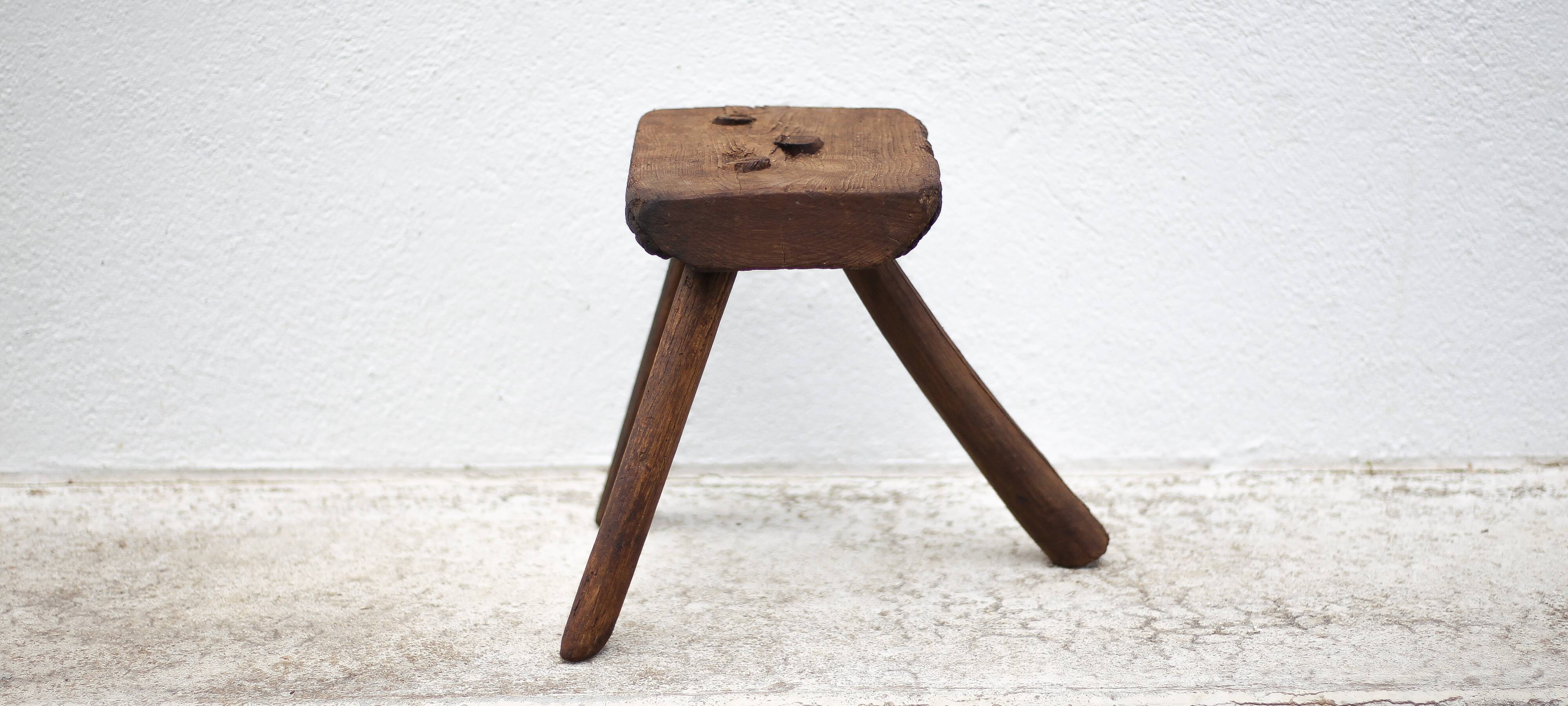 Tabouret bois tripode, tabouret de traite, porte-plante bois