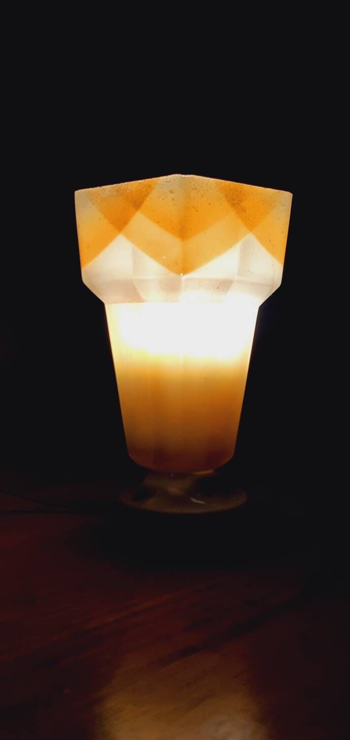 Art Deco wall lamp in porcelain and sandblasted glass, 1940s